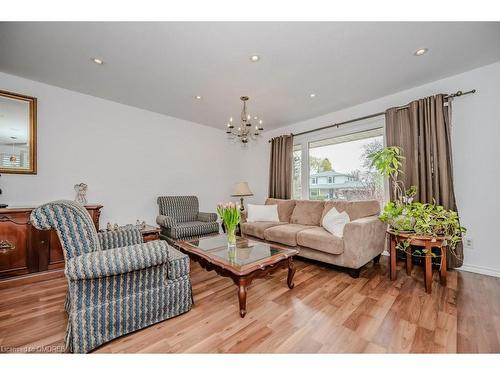 367 Yale Crescent, Oakville, ON - Indoor Photo Showing Living Room