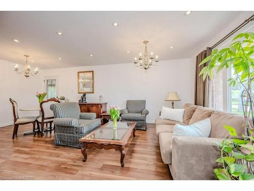 367 Yale Crescent, Oakville, ON - Indoor Photo Showing Living Room