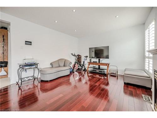 13 Legend Lane, Brampton, ON - Indoor Photo Showing Living Room