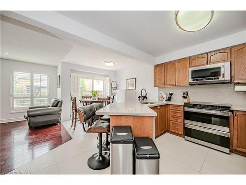 13 Legend Lane, Brampton, ON - Indoor Photo Showing Kitchen