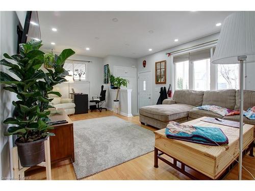 410 Samford Place, Oakville, ON - Indoor Photo Showing Living Room