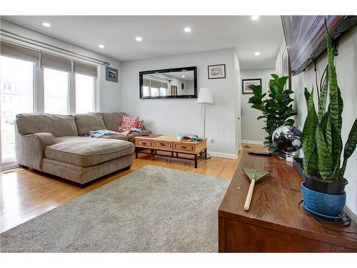 410 Samford Place, Oakville, ON - Indoor Photo Showing Living Room