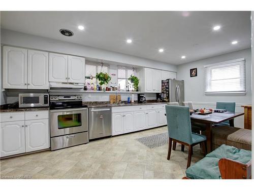 410 Samford Place, Oakville, ON - Indoor Photo Showing Kitchen