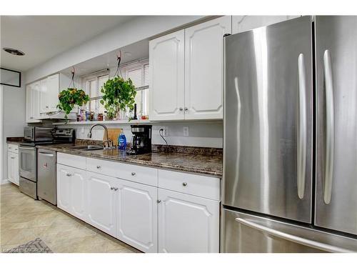 410 Samford Place, Oakville, ON - Indoor Photo Showing Kitchen With Stainless Steel Kitchen