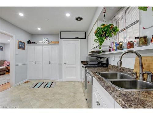 410 Samford Place, Oakville, ON - Indoor Photo Showing Kitchen With Double Sink