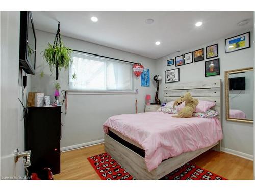 410 Samford Place, Oakville, ON - Indoor Photo Showing Bedroom