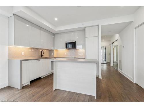 503-2481 Taunton Road, Oakville, ON - Indoor Photo Showing Kitchen