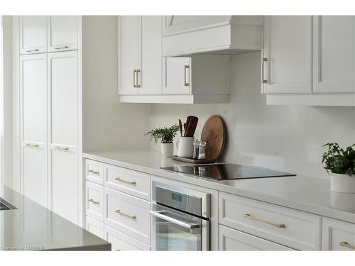 804-2060 Lakeshore Road, Burlington, ON - Indoor Photo Showing Kitchen