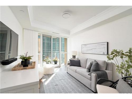 804-2060 Lakeshore Road, Burlington, ON - Indoor Photo Showing Living Room