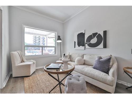 140 West Lodge Avenue, Toronto, ON - Indoor Photo Showing Living Room