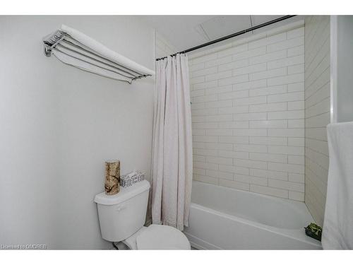 206-200 Stinson Street, Hamilton, ON - Indoor Photo Showing Bathroom