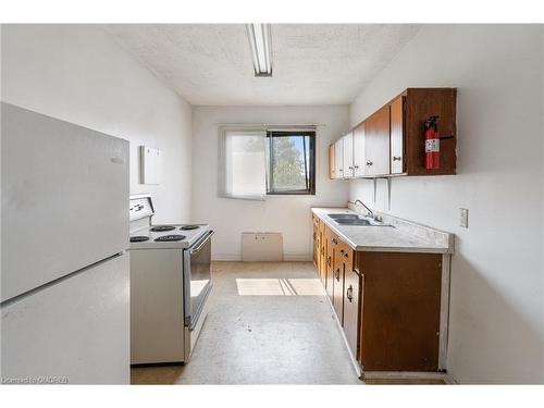 1171 Albert Road, Windsor, ON - Indoor Photo Showing Kitchen