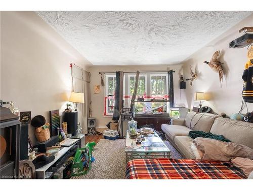 1171 Albert Road, Windsor, ON - Indoor Photo Showing Living Room