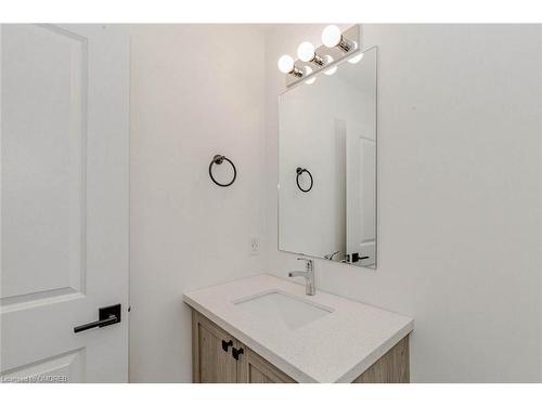 1-242 Mount Pleasant Street, Brantford, ON - Indoor Photo Showing Bathroom