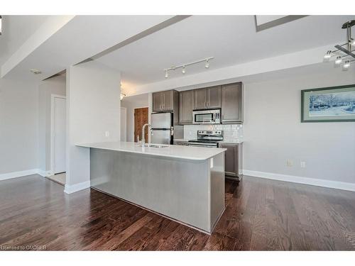 504-2470 Prince Michael Drive, Oakville, ON - Indoor Photo Showing Kitchen