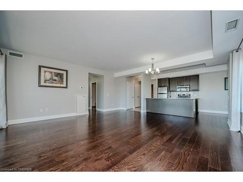 504-2470 Prince Michael Drive, Oakville, ON - Indoor Photo Showing Living Room