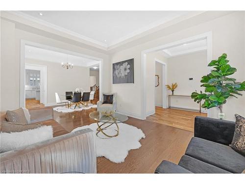 3298 Rattlesnake Path, Oakville, ON - Indoor Photo Showing Living Room