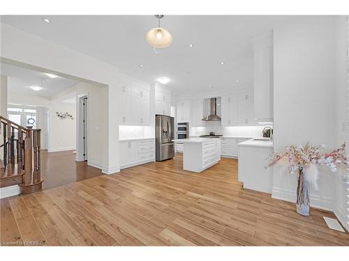 3298 Rattlesnake Path, Oakville, ON - Indoor Photo Showing Kitchen