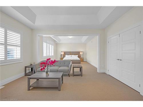 3298 Rattlesnake Path, Oakville, ON - Indoor Photo Showing Living Room