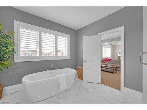 3298 Rattlesnake Path, Oakville, ON - Indoor Photo Showing Bathroom