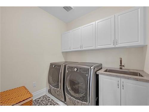 3298 Rattlesnake Path, Oakville, ON - Indoor Photo Showing Laundry Room