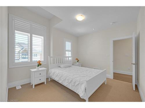 3298 Rattlesnake Path, Oakville, ON - Indoor Photo Showing Bedroom