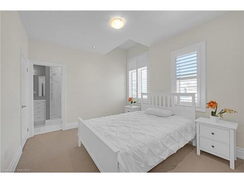 3298 Rattlesnake Path, Oakville, ON - Indoor Photo Showing Bedroom