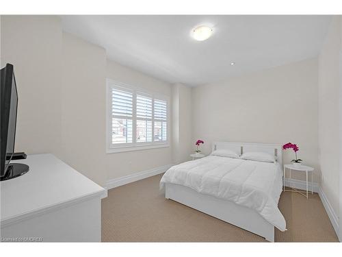 3298 Rattlesnake Path, Oakville, ON - Indoor Photo Showing Bedroom