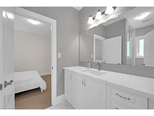 3298 Rattlesnake Path, Oakville, ON - Indoor Photo Showing Bathroom