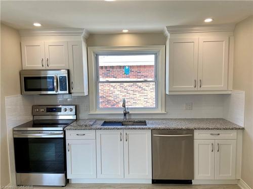 128 Winchester Boulevard, Hamilton, ON - Indoor Photo Showing Kitchen