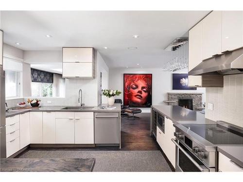 54 Holyrood Avenue, Oakville, ON - Indoor Photo Showing Kitchen With Upgraded Kitchen