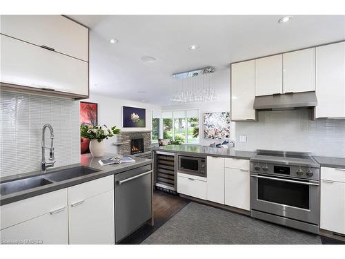 54 Holyrood Avenue, Oakville, ON - Indoor Photo Showing Kitchen With Double Sink With Upgraded Kitchen