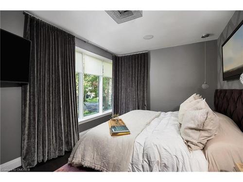 54 Holyrood Avenue, Oakville, ON - Indoor Photo Showing Bedroom