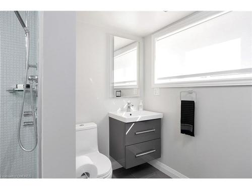 54 Holyrood Avenue, Oakville, ON - Indoor Photo Showing Bathroom