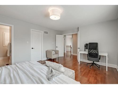 2284 Foxhole Circle, Oakville, ON - Indoor Photo Showing Bedroom