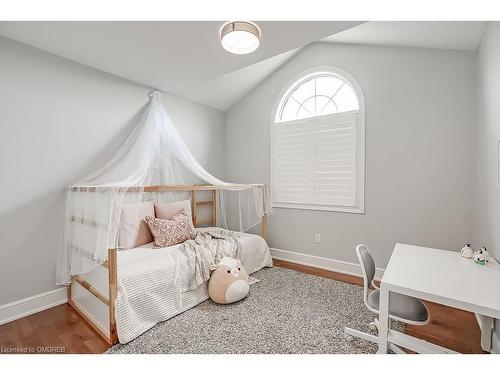 2284 Foxhole Circle, Oakville, ON - Indoor Photo Showing Bedroom