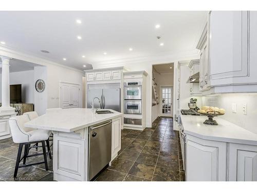 168 Diiorio Circle, Ancaster, ON - Indoor Photo Showing Kitchen With Upgraded Kitchen