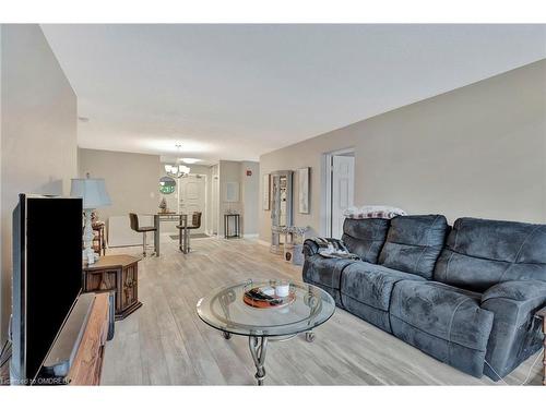 503-1201 North Shore Boulevard, Burlington, ON - Indoor Photo Showing Living Room