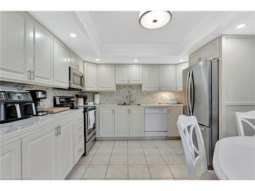 503-1201 North Shore Boulevard, Burlington, ON - Indoor Photo Showing Kitchen With Upgraded Kitchen