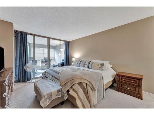 503-1201 North Shore Boulevard, Burlington, ON - Indoor Photo Showing Bedroom