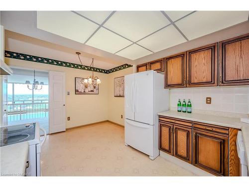 1705-2180 Marine Drive, Oakville, ON - Indoor Photo Showing Kitchen