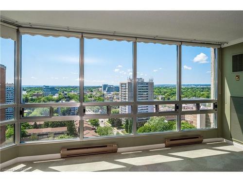 1705-2180 Marine Drive, Oakville, ON - Indoor