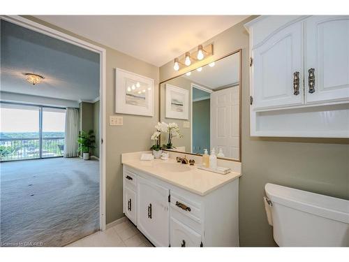 1705-2180 Marine Drive, Oakville, ON - Indoor Photo Showing Bathroom