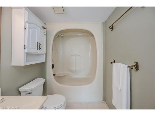 1705-2180 Marine Drive, Oakville, ON - Indoor Photo Showing Bathroom