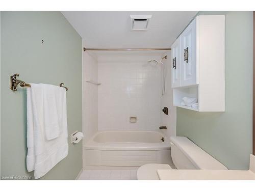 1705-2180 Marine Drive, Oakville, ON - Indoor Photo Showing Bathroom