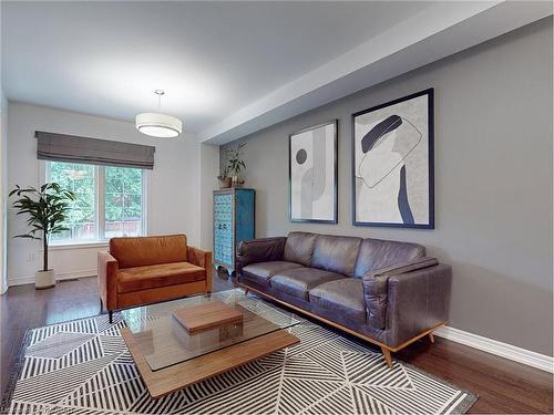 5-2086 Ghent Avenue, Burlington, ON - Indoor Photo Showing Living Room