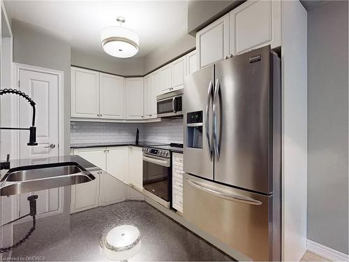 5-2086 Ghent Avenue, Burlington, ON - Indoor Photo Showing Kitchen With Stainless Steel Kitchen With Double Sink