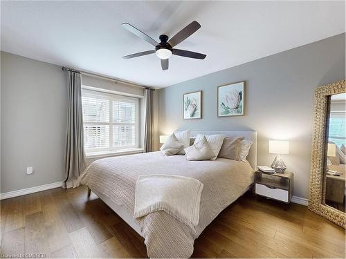 5-2086 Ghent Avenue, Burlington, ON - Indoor Photo Showing Bedroom