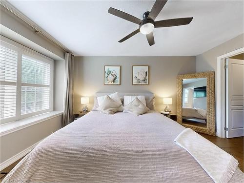 5-2086 Ghent Avenue, Burlington, ON - Indoor Photo Showing Bedroom