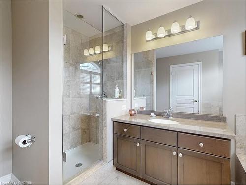 5-2086 Ghent Avenue, Burlington, ON - Indoor Photo Showing Bathroom